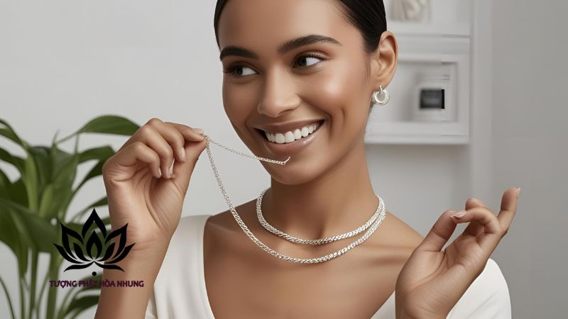 Nhặt Được Dây Chuyền Bạc Đánh Đề Con Gì? Giải Mã Chi Tiết 3 lien-he-thuc-te-va-vi-du-ve-giac-mo-nhat-duoc-day-chuyen-bac