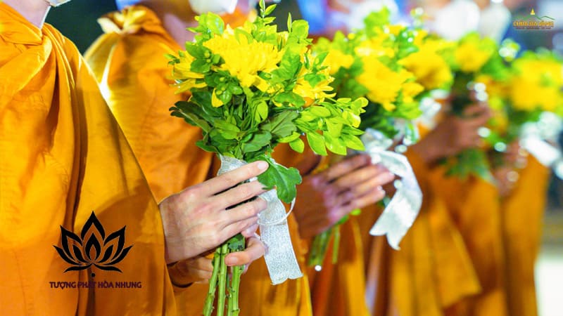 Lựa Chọn Hoa Dâng Cúng Phật: Gợi Ý và Lưu Ý Quan Trọng