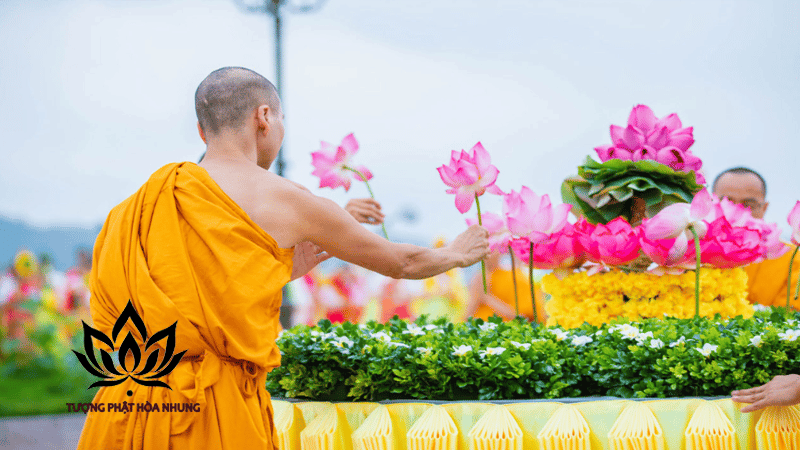 Tại Sao Chúng Ta Nên Thực Hành Cúng Dường Tam Bảo?
