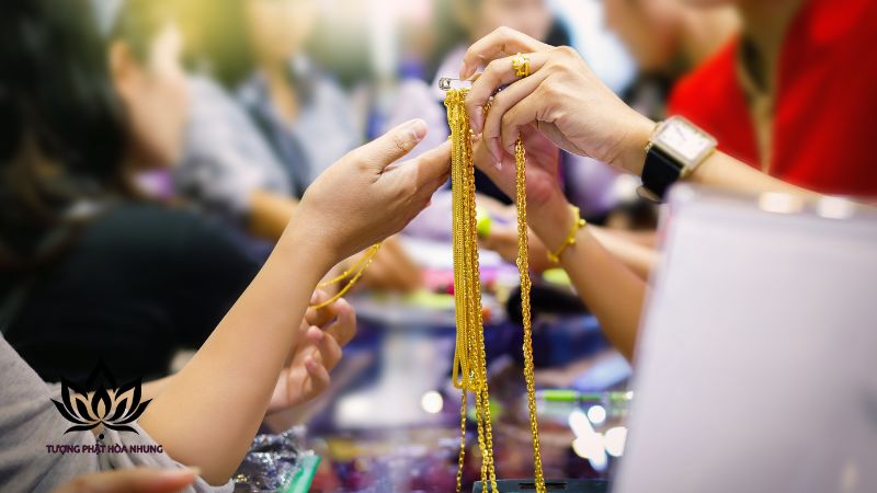 Mua Vàng Ngày Vía Thần Tài: Bí Quyết Rước Lộc Đầu Năm 1 mua-vang-ngay-via-than-tai